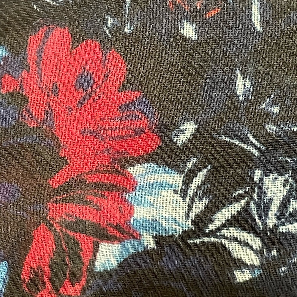 🌸2/$12🌸 Reitmans Floral Patterned infinity Scarf - Picture 7 of 9